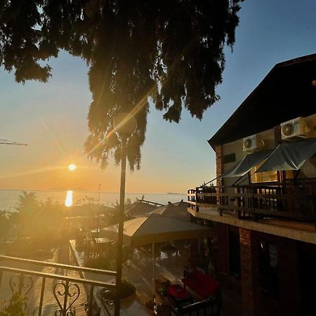 Tekada Hotel & Restaurant Vlorë Exteriör bild