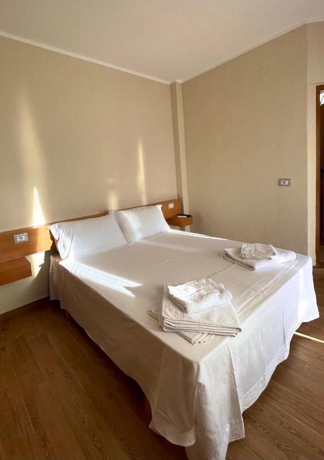 Tekada Hotel & Restaurant Vlorë Exteriör bild