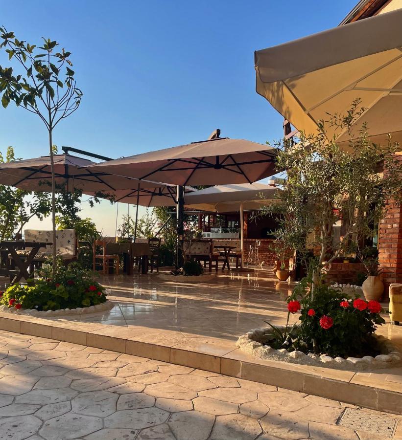 Tekada Hotel & Restaurant Vlorë Exteriör bild