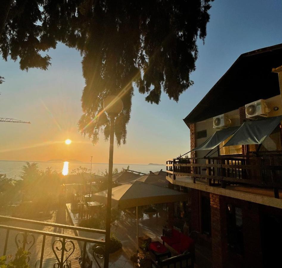 Tekada Hotel & Restaurant Vlorë Exteriör bild