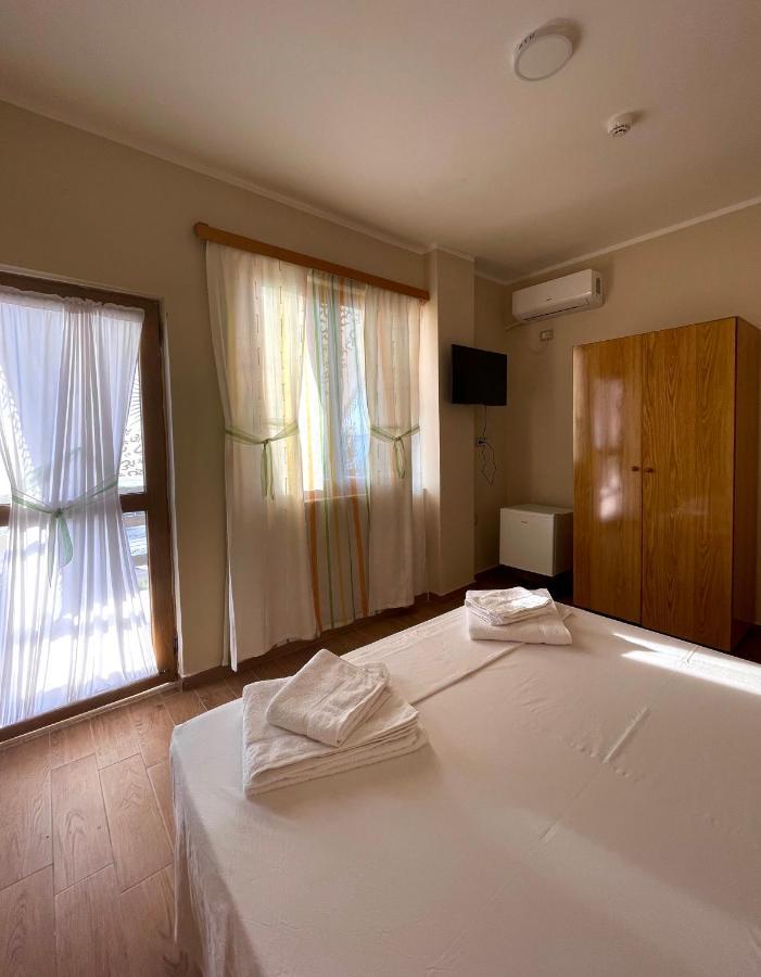 Tekada Hotel & Restaurant Vlorë Exteriör bild