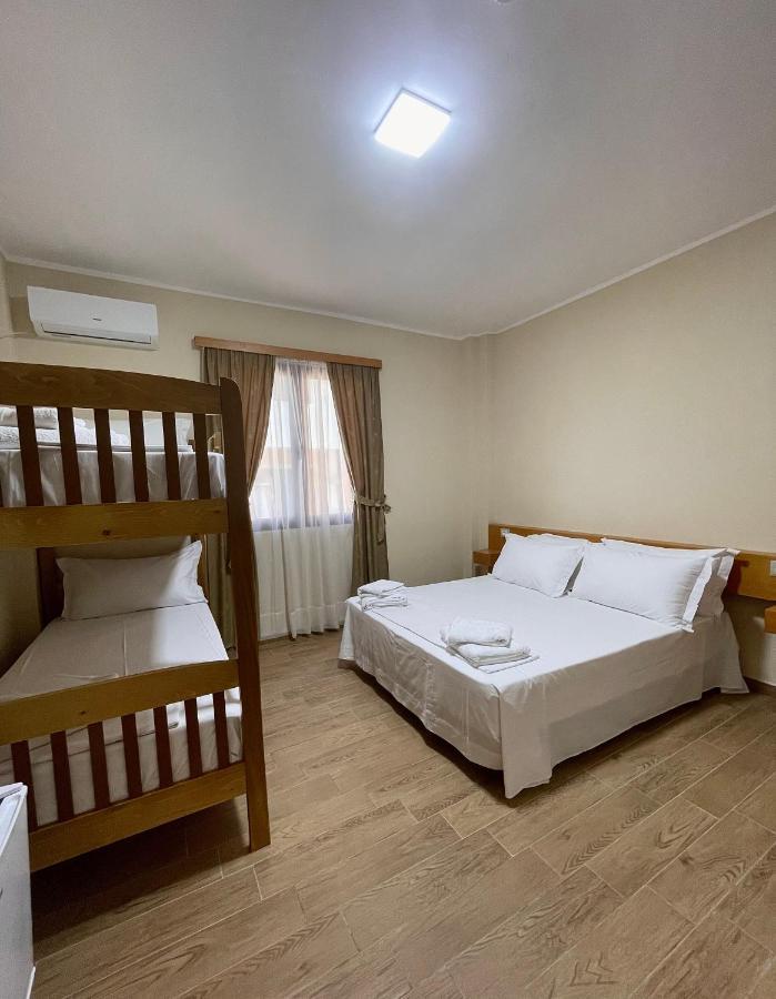 Tekada Hotel & Restaurant Vlorë Exteriör bild