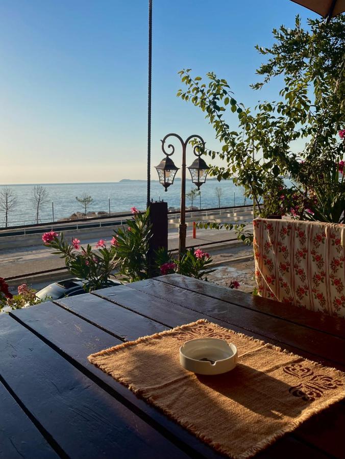 Tekada Hotel & Restaurant Vlorë Exteriör bild