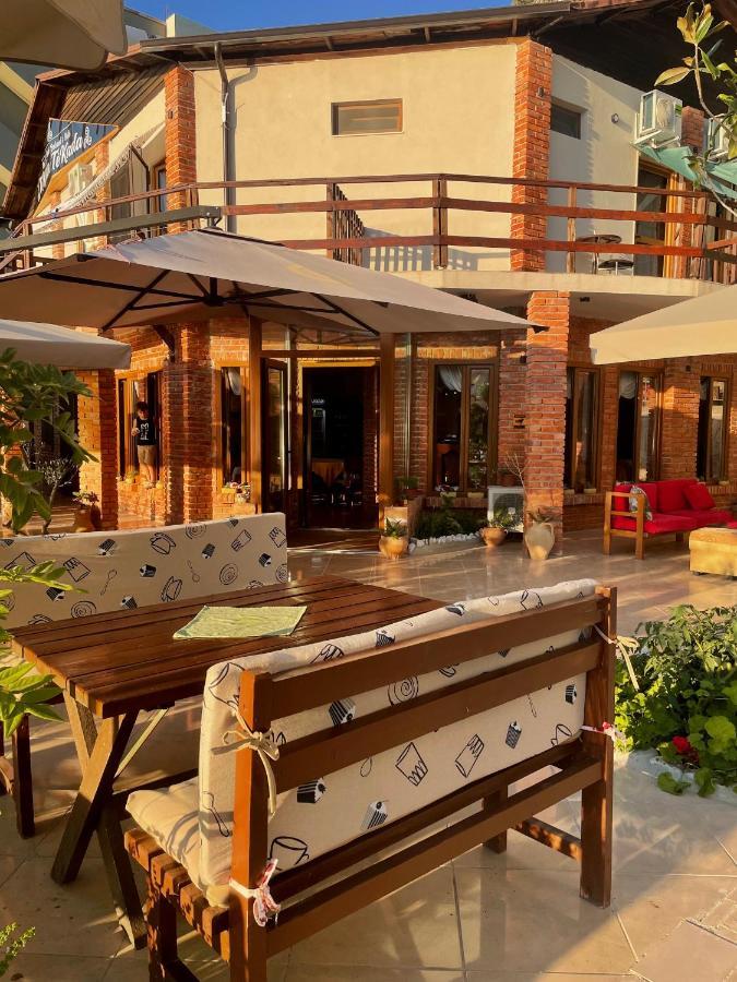 Tekada Hotel & Restaurant Vlorë Exteriör bild